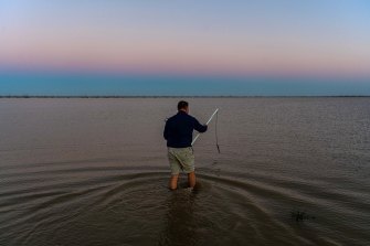 Graeme McCrabb takes oxygen and temperature readings from the Menindee Lakes. 