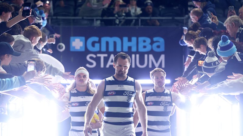 AFL LIVE: Replacement Cats lead but Marshall, Garcia inspire Saints fightback