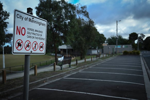 Groups of teenagers and young men are using dating apps to lure, violently assault and rob men in Melbourne parks before posting footage they capture of the disturbing attacks on social media.