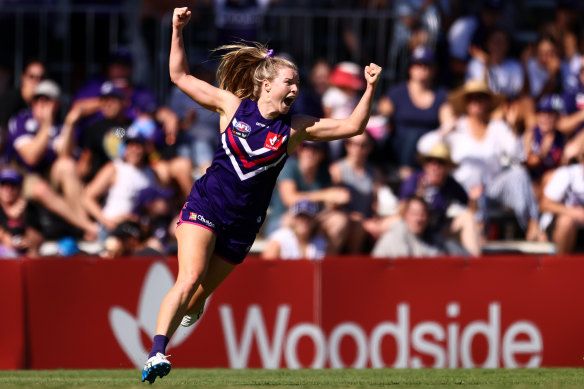 Woodside sponsorship is often seen displayed at Fremantle Oval during AFL matches.