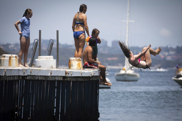 Sydney will return to sweltering temperatures on Thursday, with a top of 40 in the city. 