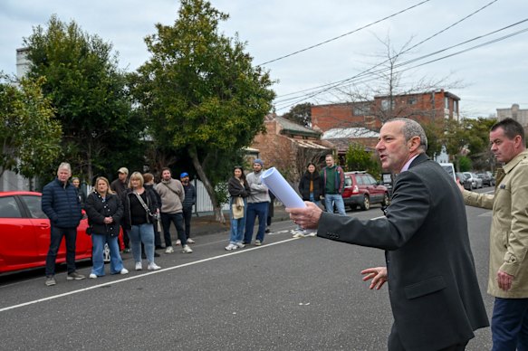 Interest rates cuts will push up house prices.