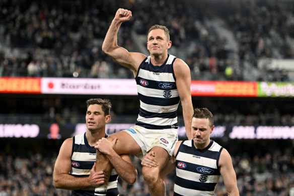 Joel Selwood is chaired off by Tom Hawkins and Mitch Duncan following his 350th game.