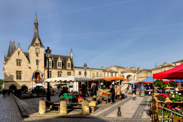 Libourne market square with its 1914 Neo-Gothic Town Hall.