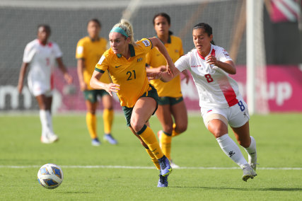 Ellie Carpenter of Australia controls the ball under pressure from Chandler McDaniel.