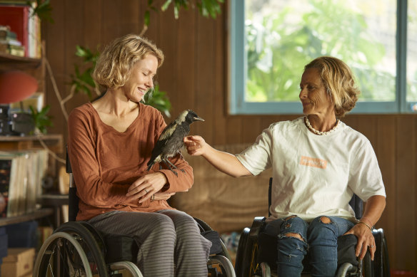 Naomi Watts and a magpie co-star in Penguin Bloom meet Sam Bloom on the set (aka Sam's house).