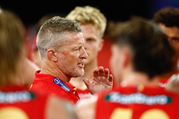 Gold Coast coach Damien Hardwick talks tactics with his players.