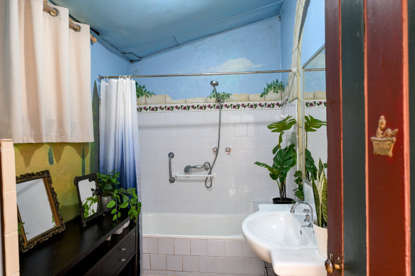 The home had some quirky features including the bathroom which was painted like the sky.