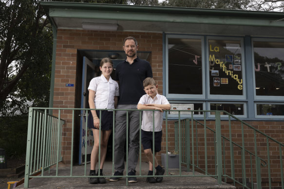 Jérémy Dupuit with his children Lucille and Bastien at Killarney Heights Public School.