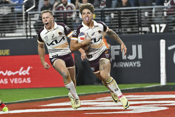 Reece Walsh scores a try to get Brisbane back in the game.