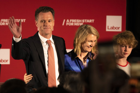 Labor leader Chris Minns with his wife Anna on stage at the Novotel Brighton.