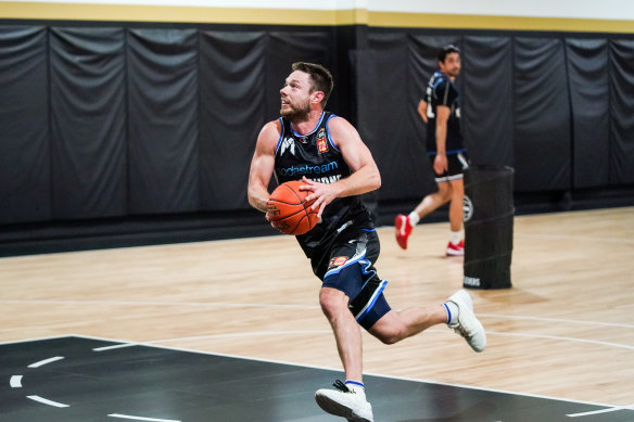 Matthew Dellavedova attacks the basket at Melbourne United training.