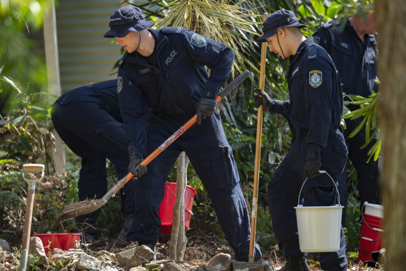 NSW Police search the gardens at the home from which William Tyrrell disappeared. 