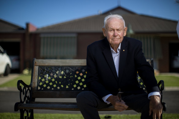 Former Labor MP Rod Mackenzie crossed the floor in 1987.