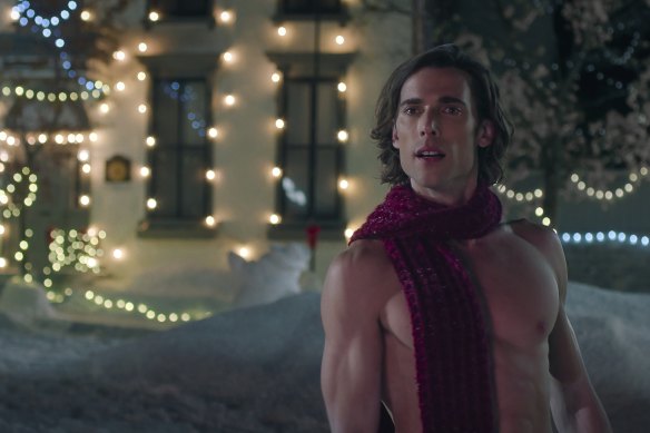 Está quente aqui? Dustin Milligan como Jack Snowman em Hot Frosty.