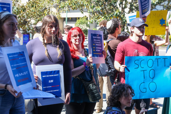 Jewish students protesting against vice chancellor Mark Scott, saying he didn’t do enought to protect them. 