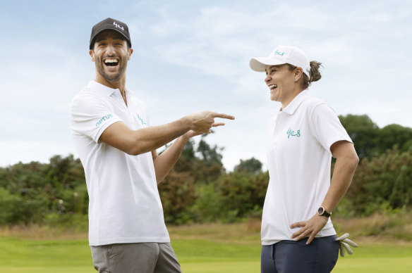 Daniel Ricciardo and Ash Barty hit the golf course in England.