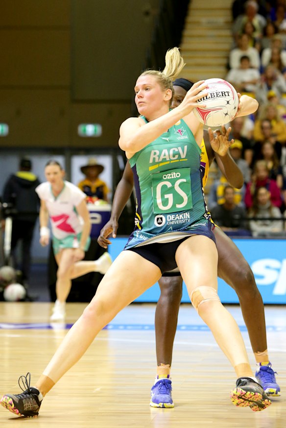 The Vixens' Caitlin Thwaites competing in Super Netball, where crowds are tracking well.