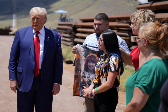 Donald Trump on a tour of the southern border with Mexico meets Alexis Nungaray, mother of Jocelyn, who died at the hands of illegal immigrants, and Joamel Guevara, who holds a shirt with a photo of Jocelyn.