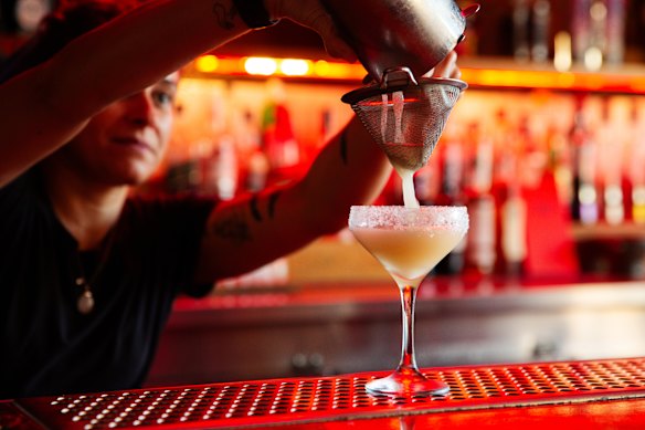 El Publico bar manager Pauli Banda making a margarita.