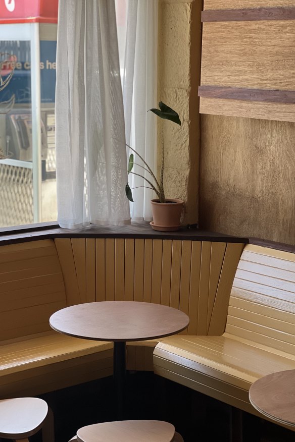 Cosy up in a booth.