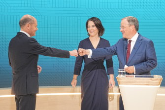 Olaf Scholz z Socjaldemokratów (SPD), Annalena Baerbock z Zielonych i Armin Laschet z Unii Chrześcijańsko-Demokratycznej (CDU) spotykają się na debacie telewizyjnej.