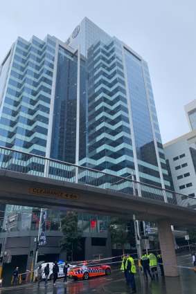 Part of Market Street and the overhead walkway to Pyrmont Bridge have been closed following concerns a glass panel might fall from an office building.