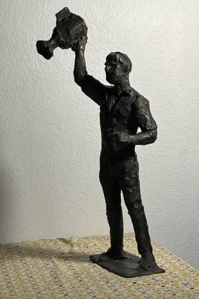 Cathy Weiszman’s sculpture of Paul Roos with the 2005 AFL premiership trophy