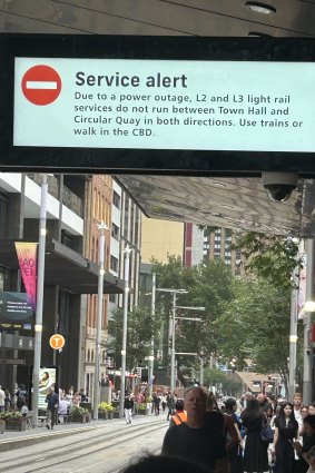 The L2 and L3 lines are not running between Town Hall and Circular Quay because of a power outage, with passengers told to walk – or take the train – instead.