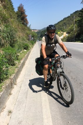 Jerry Grey cycled through Xinjiang. 