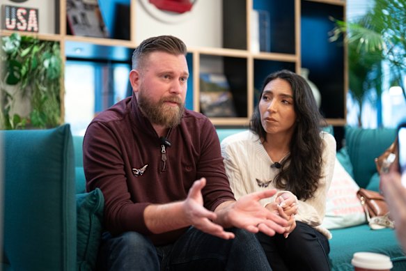 Sky e Amanda Roberts, irmão e cunhada de Giuffre, esperam que o diálogo com os sobreviventes e suas famílias possa levar a uma ação do governo britânico contra os co-conspiradores de Epstein.