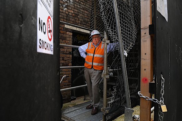 El ex comisionado de construcción de Nueva Gales del Sur, David Chandler, dice que las inspecciones de edificios en las redes sociales deberían ser educativas, no entretenidas. 