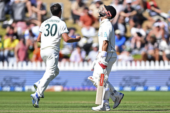 Daryl Mitchell throws his head back after being caught behind for 11.