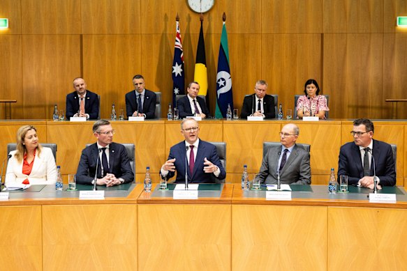 Annastacia Palaszczuk with state and territory leaders after a national cabinet meeting in 2022.