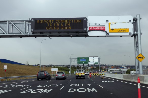 Sydney Gateway comprises about five kilometres of motorway and 19 bridge structures.