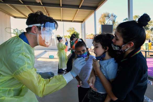 Latisha Carr-McEwan and her children at a Dubbo testing clinic on Monday.  