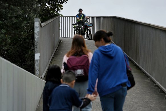 Cyclists must pass students and parents approaching the entrance to Fort Street Public School on a steep ramp after crossing the Harbour Bridge. 