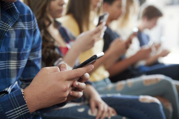 Most Australian teenagers have mobile phones. 
