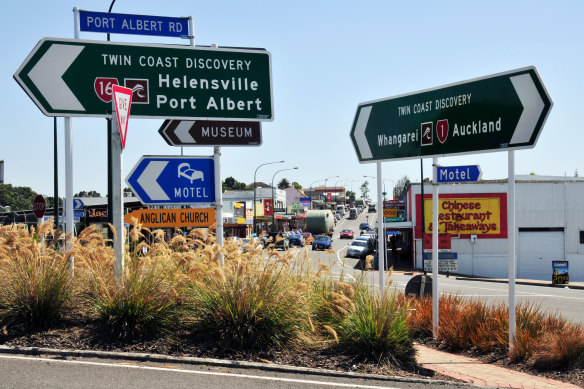 Even Australians are distracted by the forest of road signs you see in New Zealand.