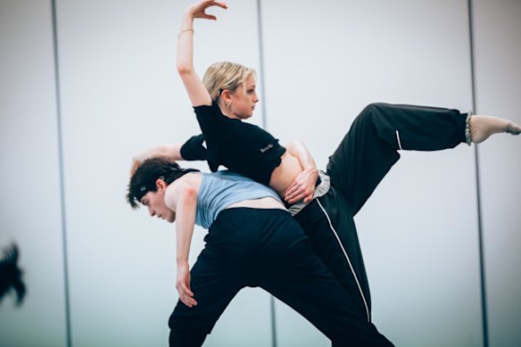 Women do the heavy lifting in a ballet that burns the rule book