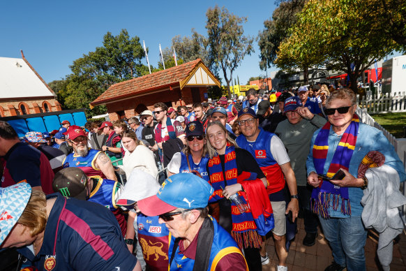 Fans head into Norwood Oval.