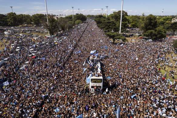 Argentina’s players were forced to abandon the bus parade and were airlifted out by helicopter on their return home from the FIFA World Cup..