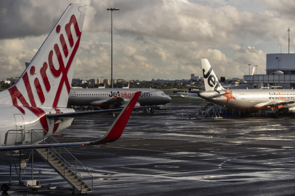 People travelling to Victoria from interstate will no longer need to apply for a travel permit.