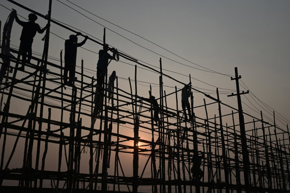 Building for such enormous numbers of people relies on using simple materials combined in numerous ways and assembled by plentiful cheap labour.