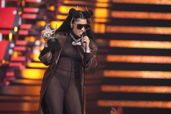 Nicki Minaj accepts the award for best hip-hop for Super Freaky Girl.