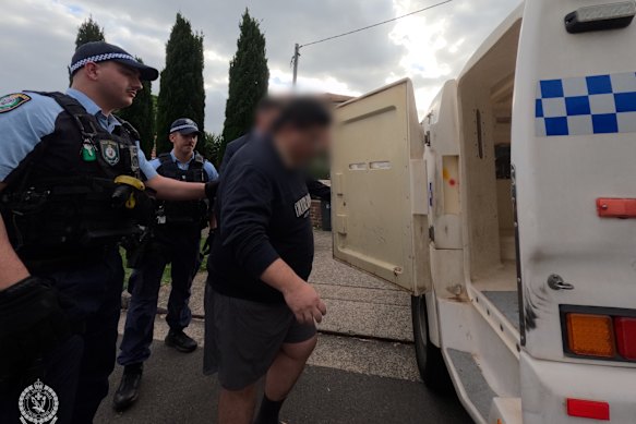 Elic Tang es detenido.