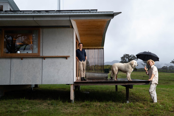 Alejo de Achaval and Krinklewood Winery owner, Oscar Martin (and his dog, Polar).