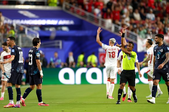 Ivan Barton issues the red card to #10 Miguel Almiron.