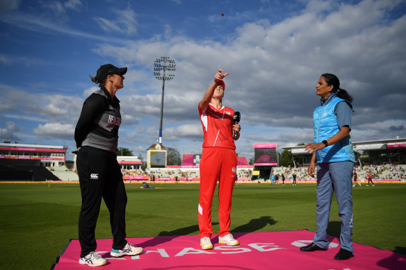 England and New Zealand toss the coin before their game.