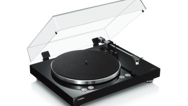 The reason for the short tonearm is unclear, but it doesn't hurt the sound.